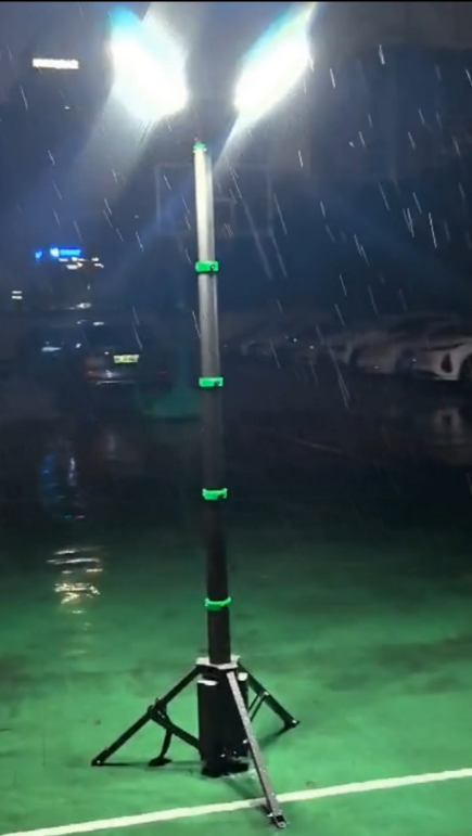 Ενσωματωμένο σε μπαταρία φορητό τηλεσκοπικό φως LED πύργο με τρίποδο εξωτερικού φωτισμού εκδηλώσεων 3