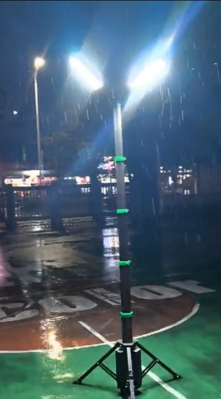 Ενσωματωμένο σε μπαταρία φορητό τηλεσκοπικό φως LED πύργο με τρίποδο εξωτερικού φωτισμού εκδηλώσεων 4